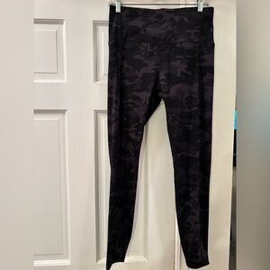 Women’s Yoga/ Workout Black Camouflage Leggings